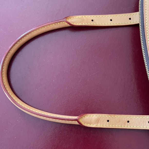 Louis Vuitton Tivoli GM Handbag - Picture 8 of 11